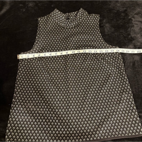 Banana Republic Black and Gold Patterned Mock Neck Shell Sleeveless Top SZ M - Picture 8 of 9